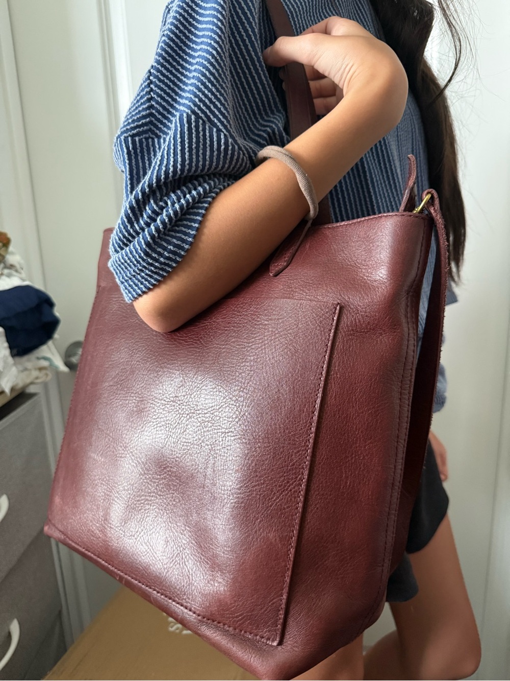 Madewell Leather Tote in Dark Burgundy - Picture 4 of 4